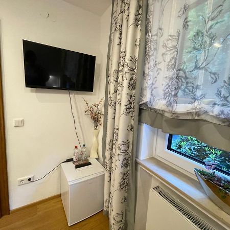 קלן Airport Rooms Waldblick מראה חיצוני תמונה